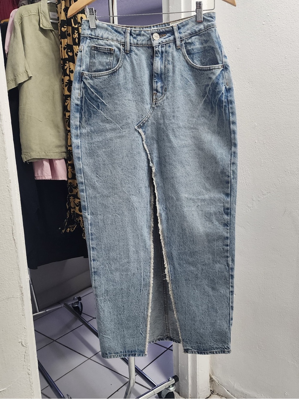 Light Blue Straight-Leg Women's Jeans with Front Slit